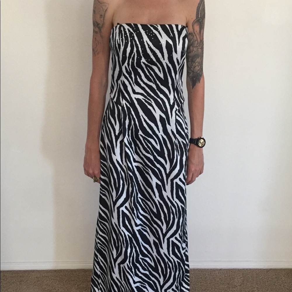 🧜🏻‍♀️Strapless zebra print dress/rhinestones